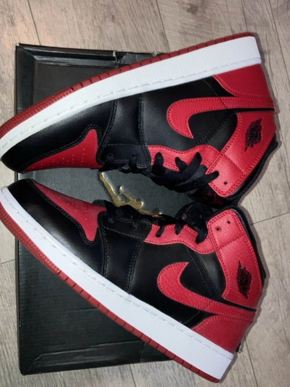 Air Jordan 1 MID banned Size 6.5Y (8W)